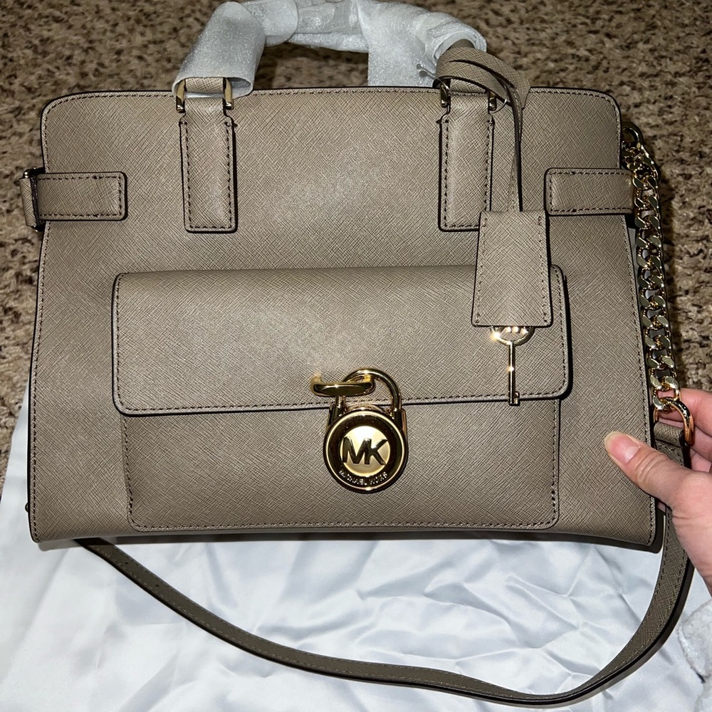 MICHAEL MICHAEL KORS Emma Large Saffiano Leather Satchel. Color Dark Dune